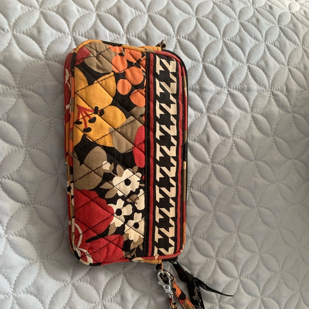 Vera Bradley wristlet — like new condition!